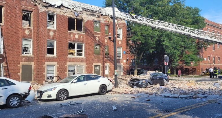Chicago building explosion causes collapse
