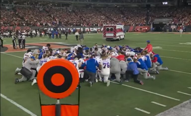 NFL player collapses during MNF