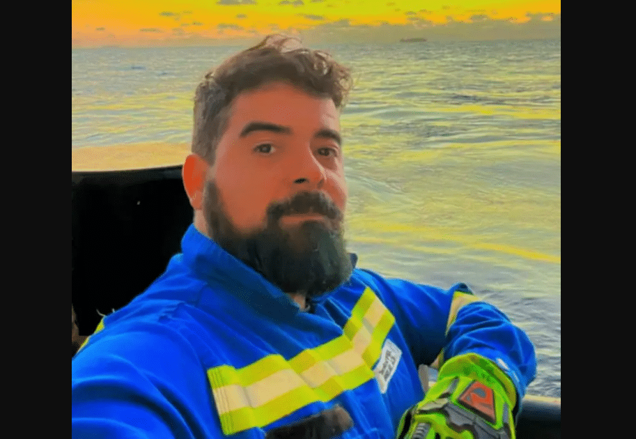 Hiker Dies Seconds After Posing for Photo