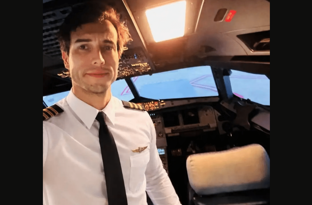 Instructor Dies Midflight, Student Forced to Land Plane Alone